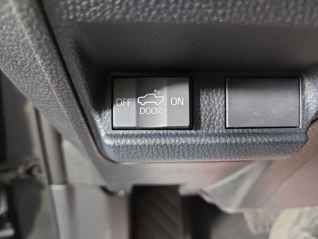 Used 2025 Toyota Tacoma SR5 AWD/4WD image 29
