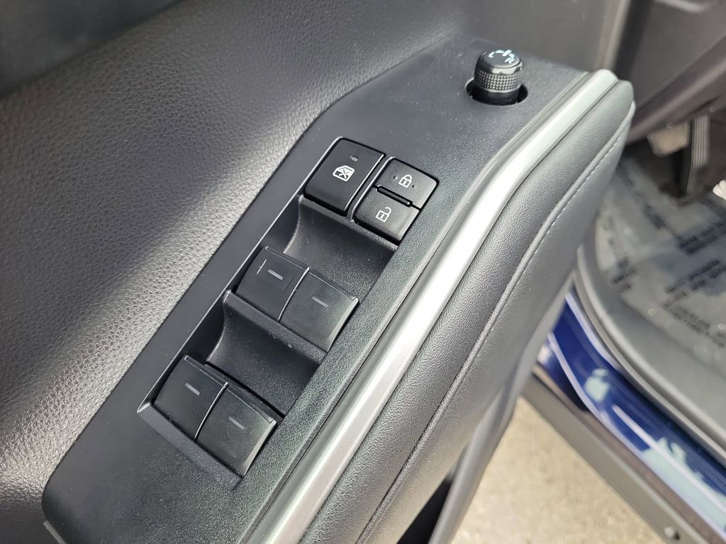 Used 2023 Toyota Highlander LE image 17