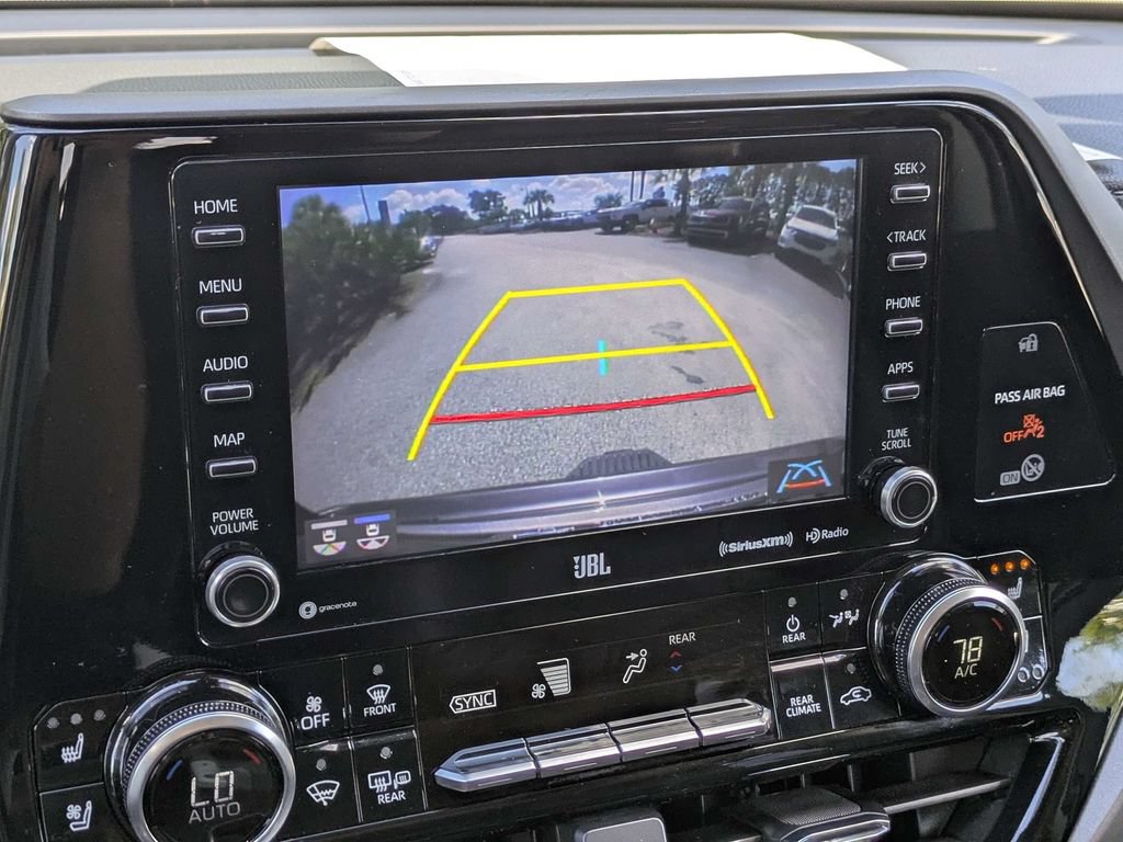 Used 2021 Toyota Highlander Limited FWD image 23