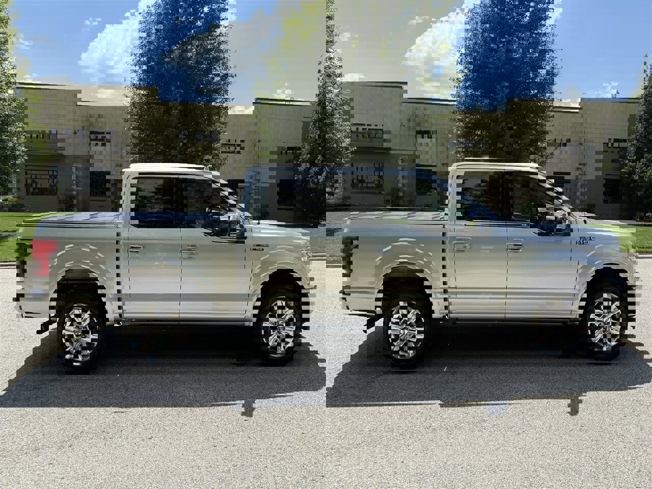 Used 2019 Ford F150 Platinum w/ Equipment Group 701A Luxury image 6