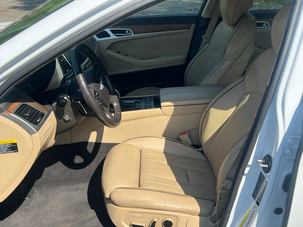 Used 2015 Hyundai Genesis 5.0 RWD image 10