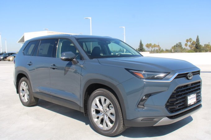 New 2025 Toyota Grand Highlander AWD image 2