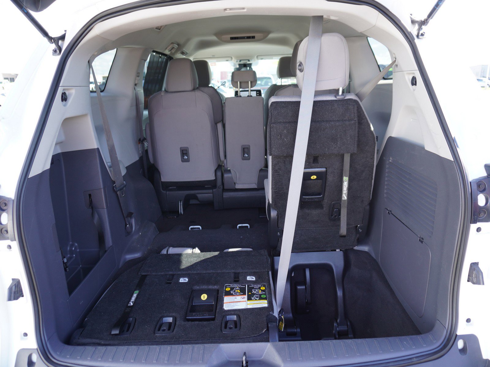 Used 2024 Toyota Sienna LE image 11