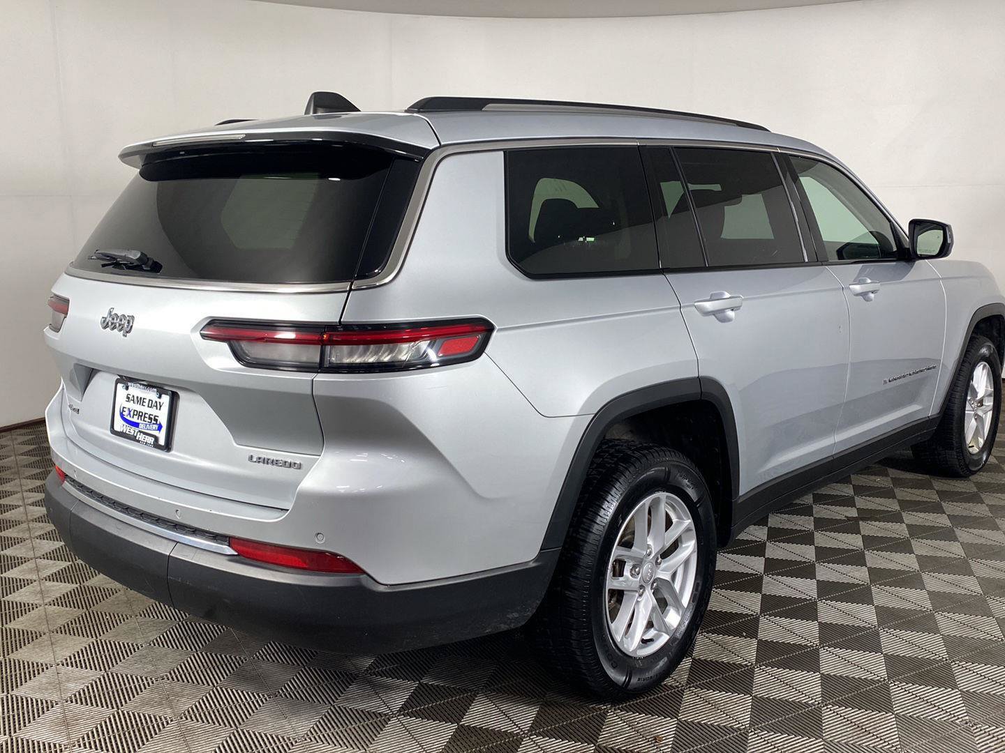 Used 2023 Jeep Grand Cherokee L Laredo w/ Luxury Tech Group I AWD/4WD image 5