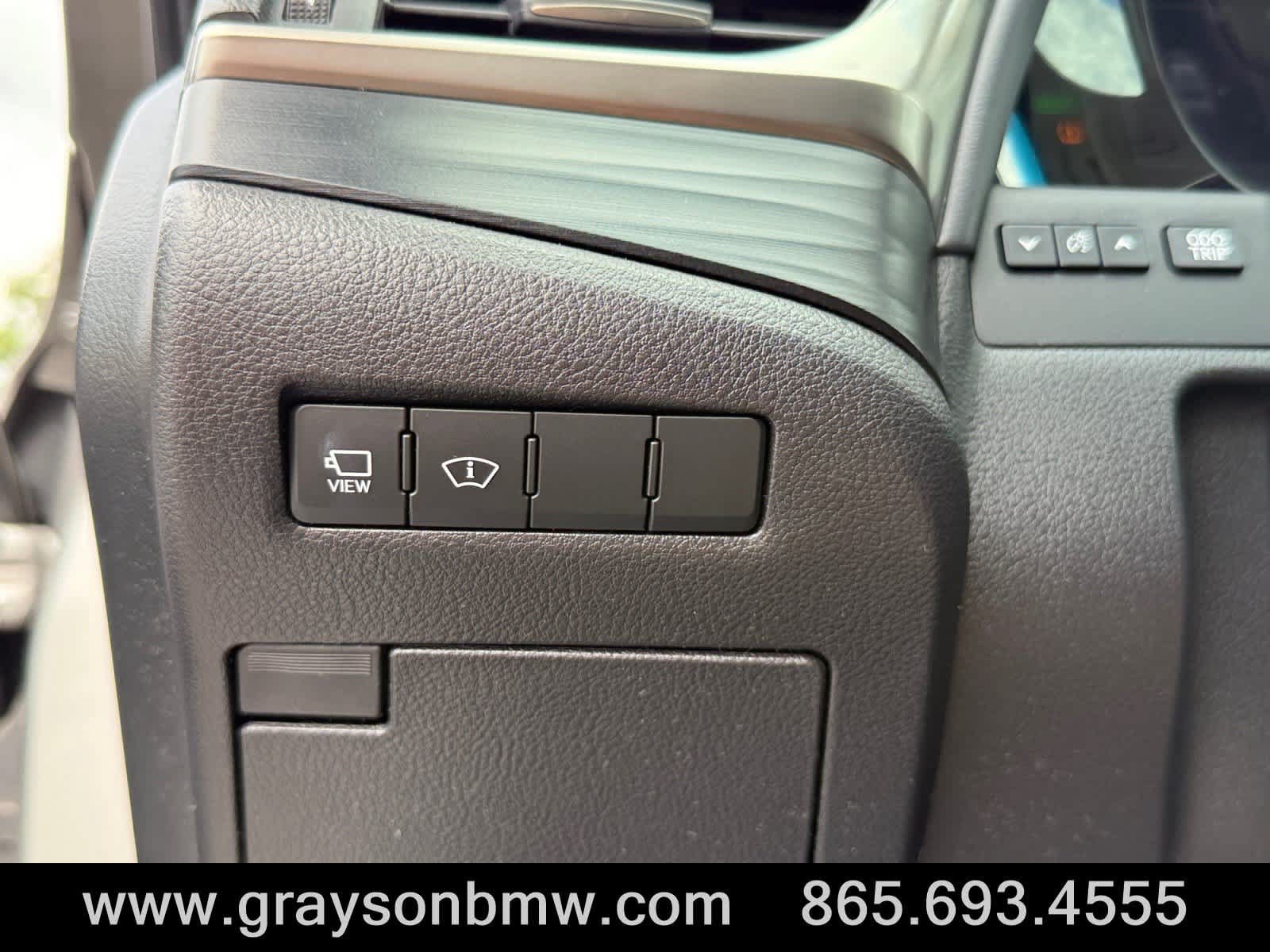 Used 2020 Lexus ES 300h Ultra Luxury w/ Accessory Package 2 FWD image 31