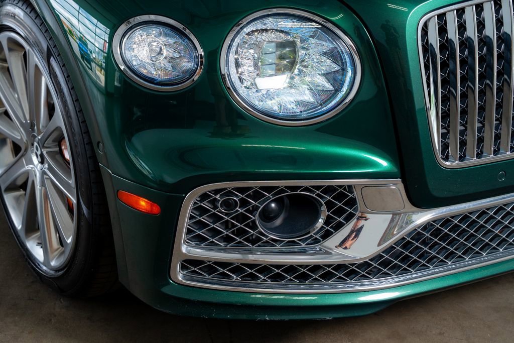 Used 2020 Bentley Flying Spur W12 image 18