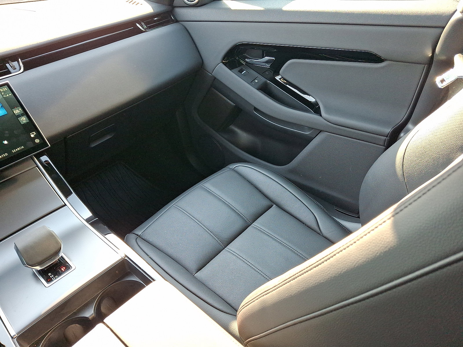 Certified 2026 Land Rover Range Rover Evoque S image 14