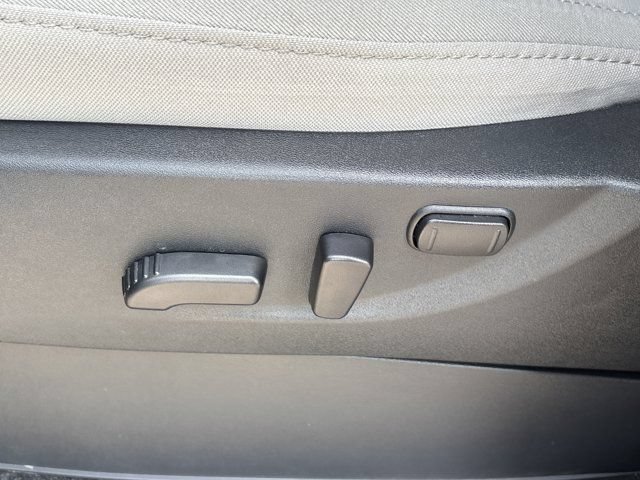 Used 2025 Nissan Frontier SV w/ SV Convenience Package RWD image 17