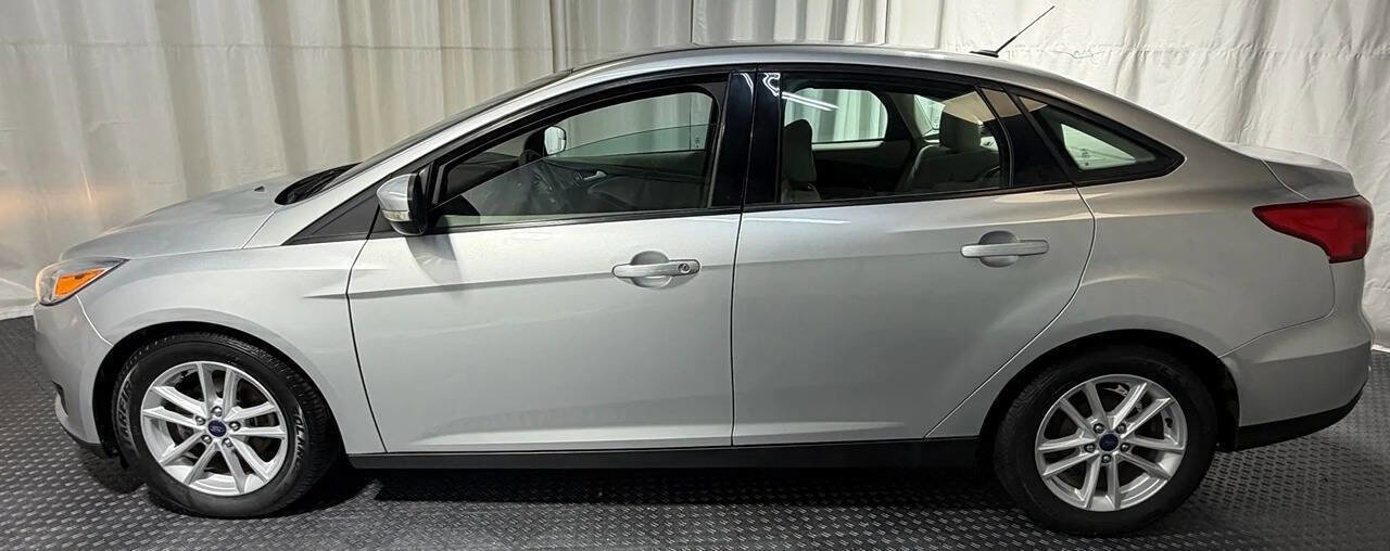 Used 2017 Ford Focus SE FWD image 4