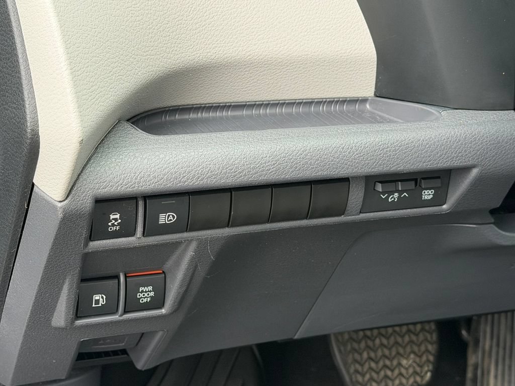 Used 2024 Toyota Sienna XLE AWD/4WD image 22