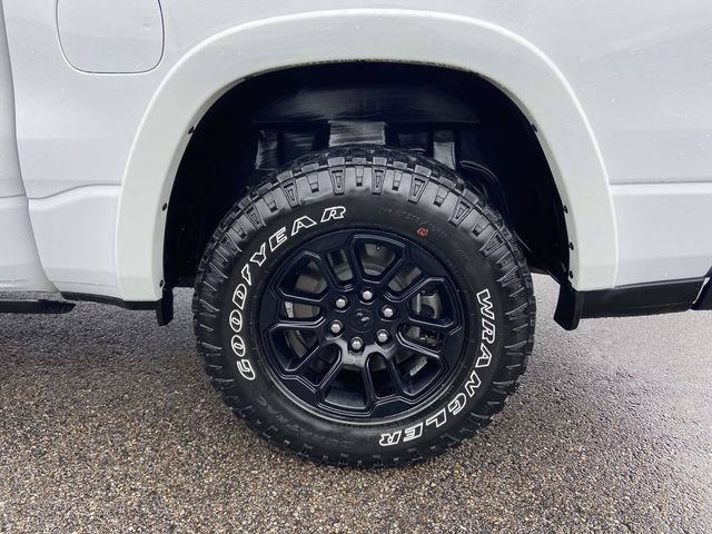 Used 2025 RAM 1500 Laramie w/ Sport Appearance Package AWD/4WD image 3