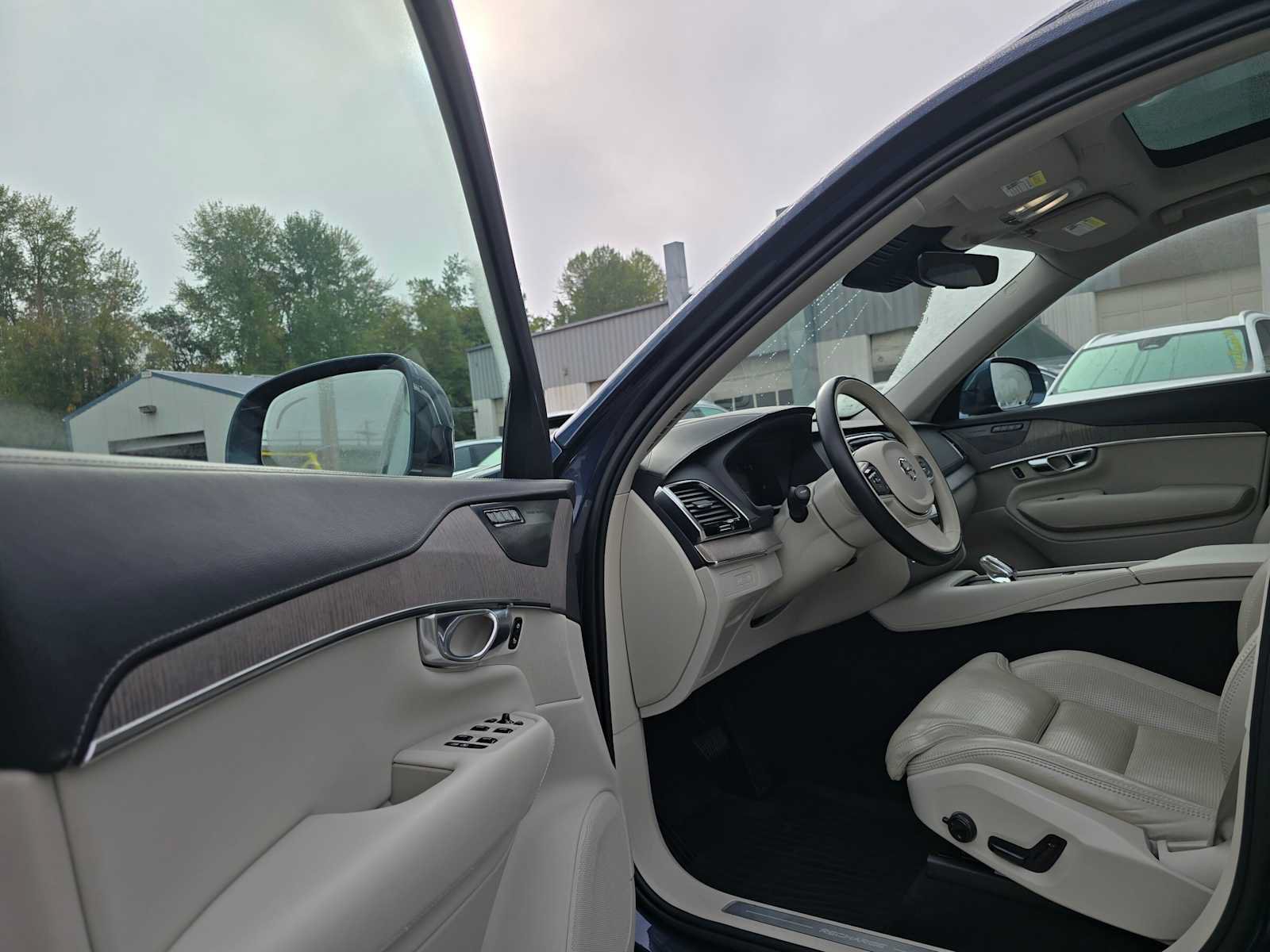 Certified 2023 Volvo XC90 T8 Ultimate w/ Protection Package Premier AWD/4WD image 22