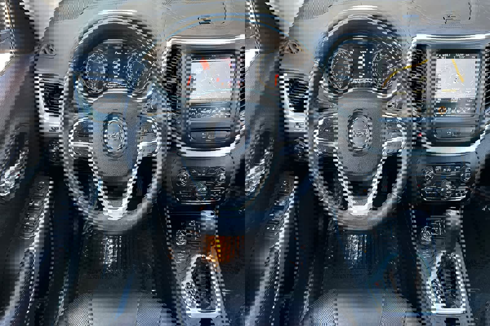 Used 2018 Jeep Cherokee Overland image 15