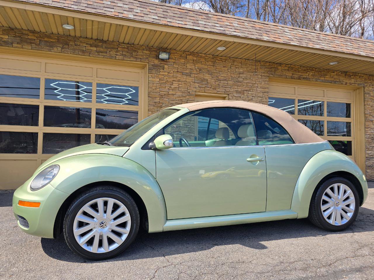 Used 2008 Volkswagen Beetle SE image 48