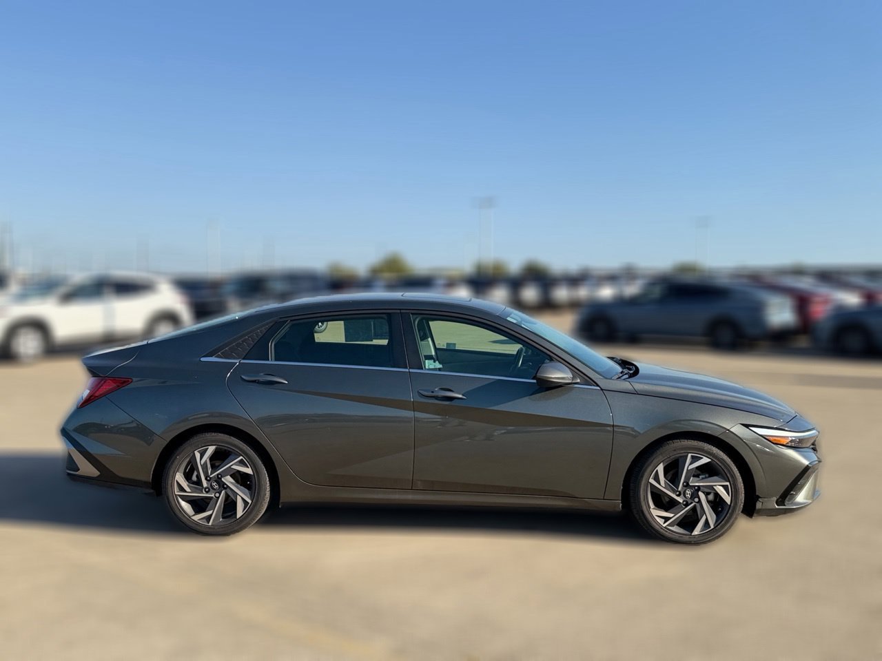 Used 2025 Hyundai Elantra SEL FWD image 4