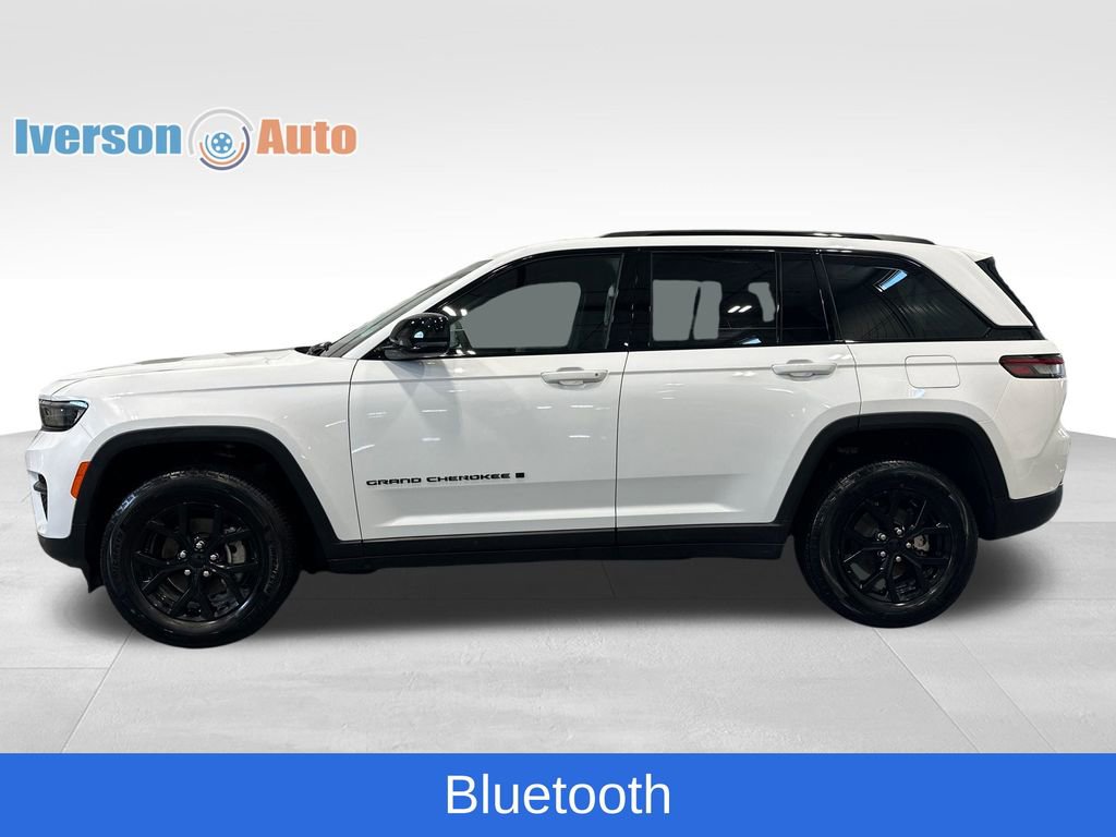 Used 2025 Jeep Grand Cherokee Altitude AWD/4WD image 6