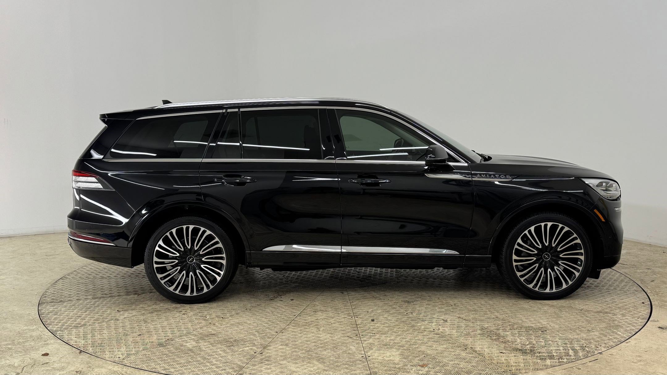 Used 2023 Lincoln Aviator Black Label w/ Dynamic Handling Package image 8