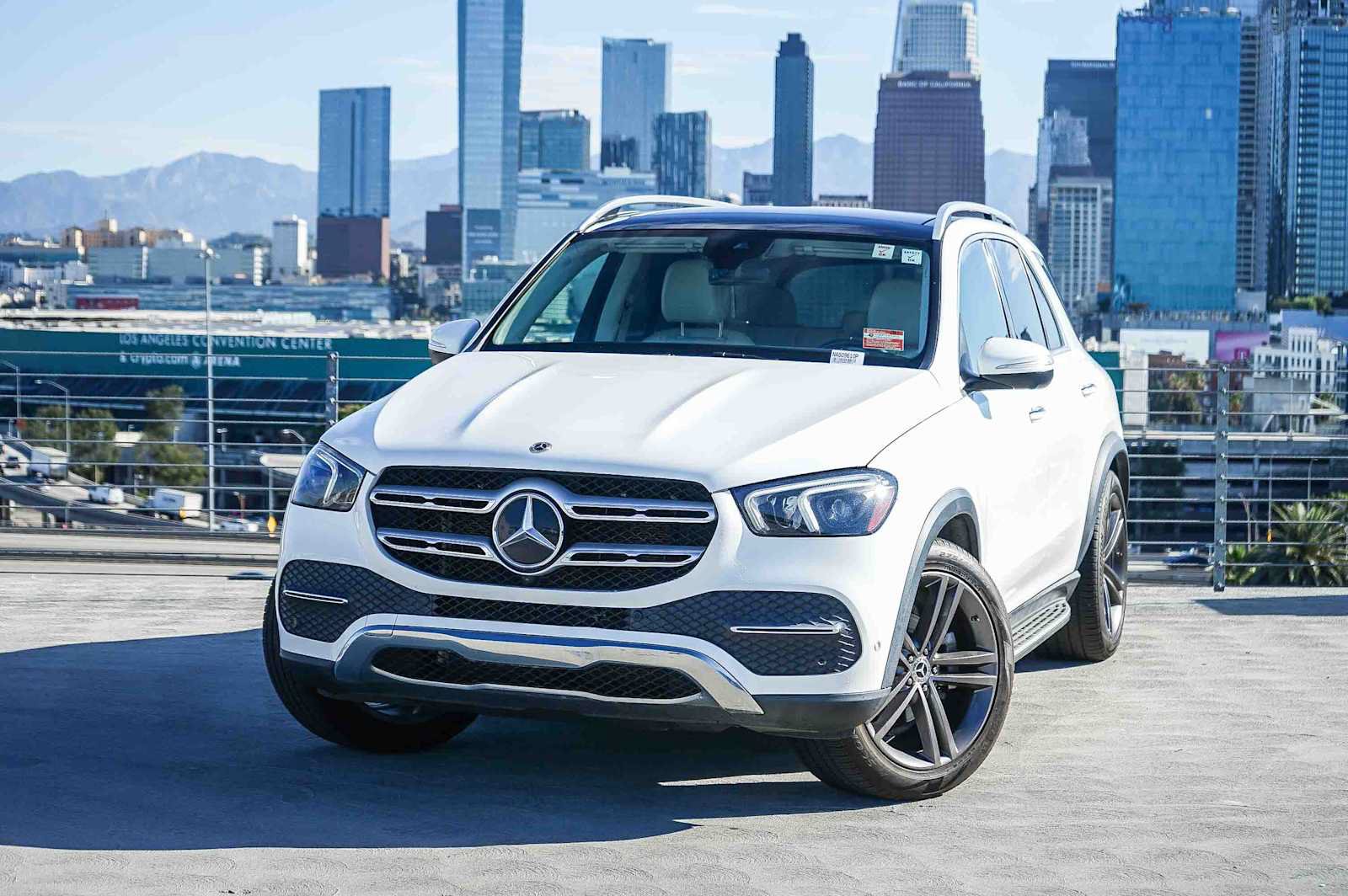 Used 2022 Mercedes-Benz GLE 350 4MATIC w/ Premium Package image 1