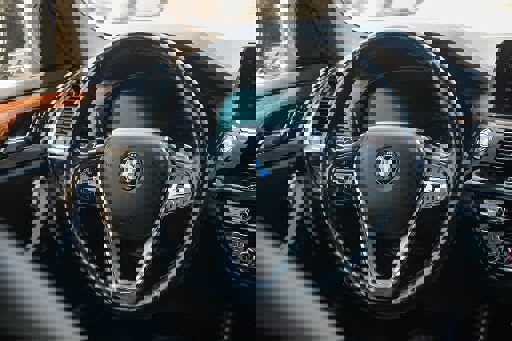 Used 2021 BMW X4 xDrive30i w/ Convenience Package image 12