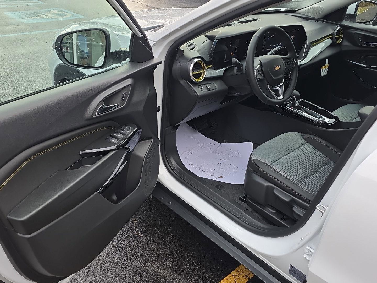 New 2025 Chevrolet Trax LT w/ Driver Confidence Package image 10