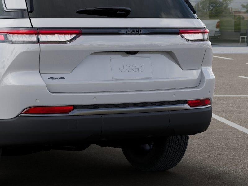 Used 2026 Jeep Grand Cherokee Altitude AWD/4WD image 13