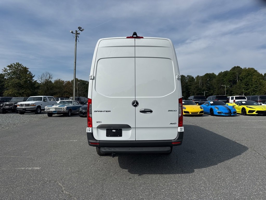 Used 2025 Mercedes-Benz Sprinter 2500 image 4