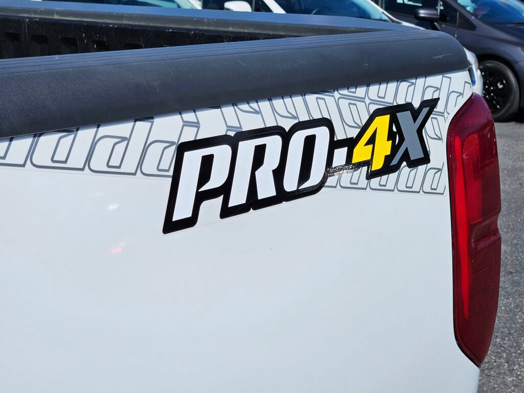 Used 2016 Nissan Frontier PRO-4X w/ Pro-4x Graphics Package AWD/4WD image 9