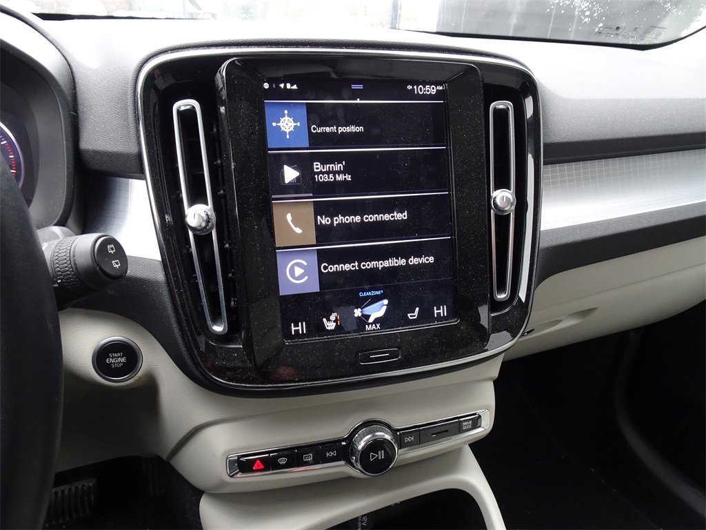 Used 2021 Volvo XC40 T5 Momentum w/ Premium Package image 7