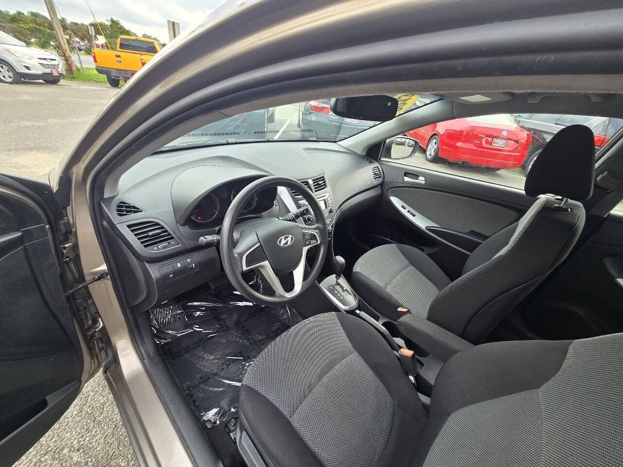 Used 2013 Hyundai Accent GS FWD image 20