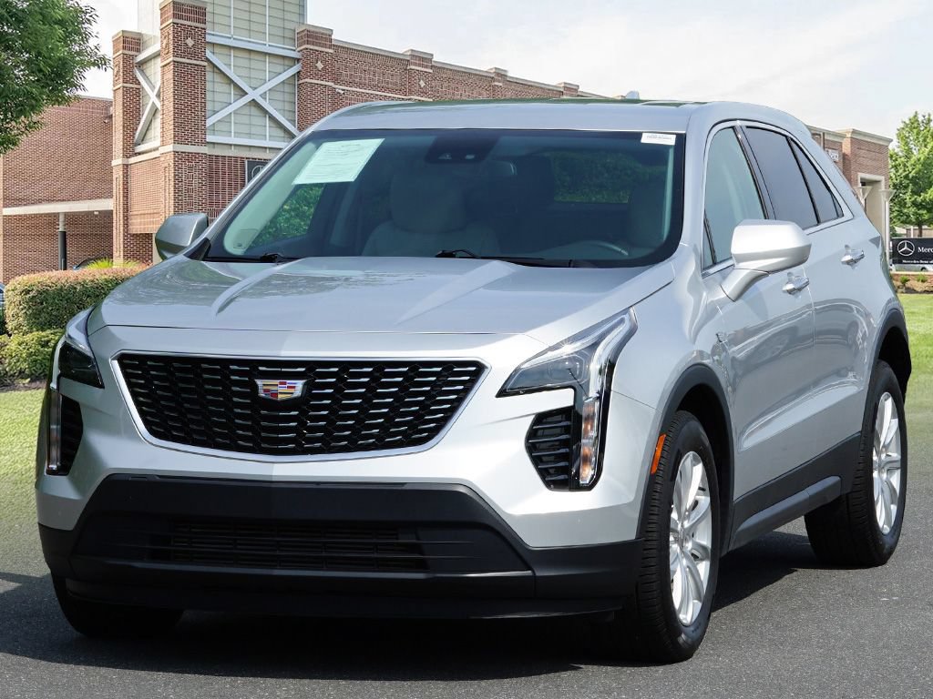 Used 2022 Cadillac XT4 Luxury w/ Cold Weather Package FWD image 4