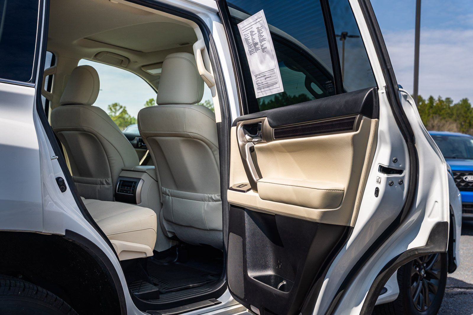 Used 2020 Lexus GX 460 Premium w/ Premium Package image 13