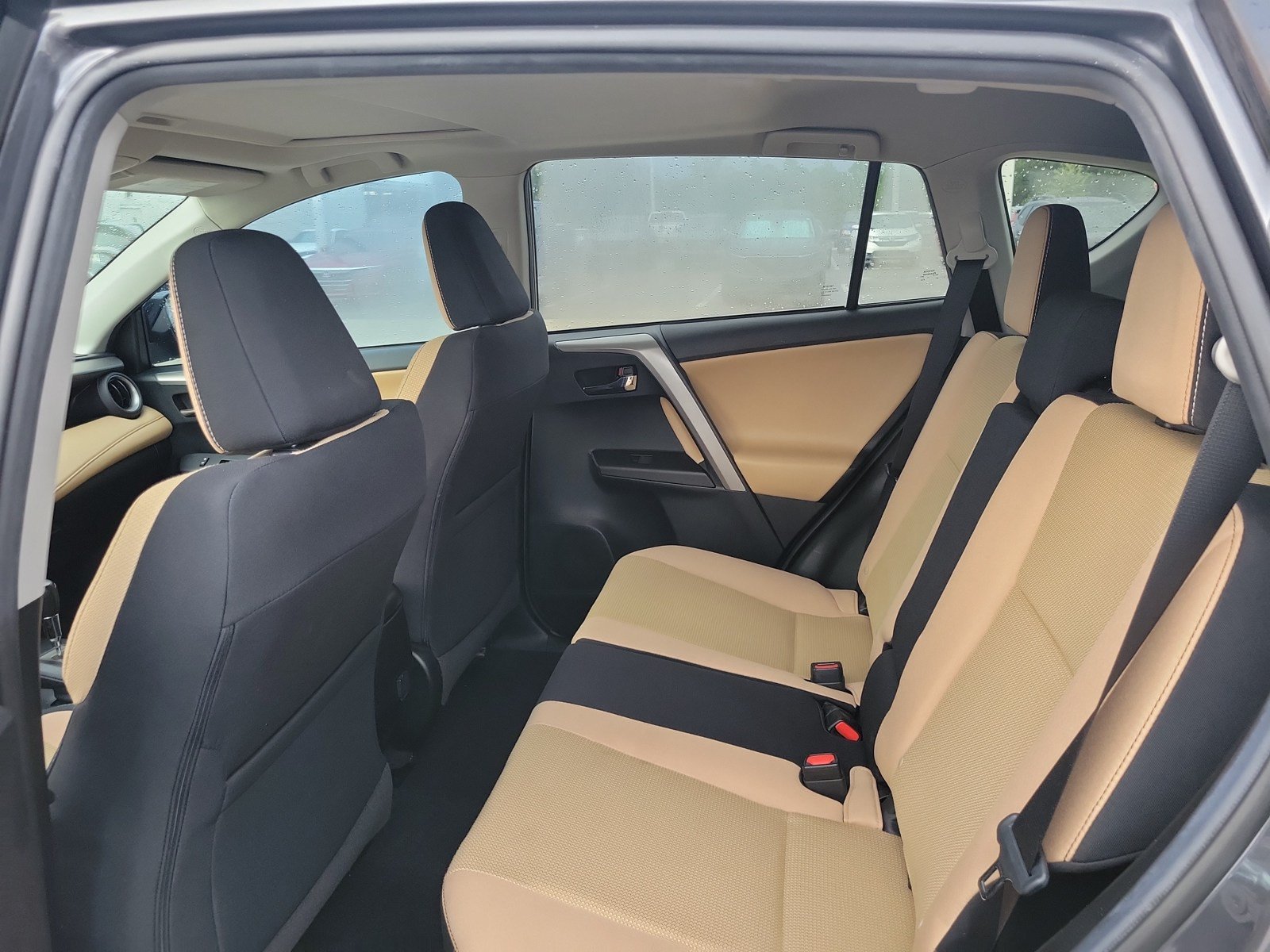 Used 2018 Toyota RAV4 XLE FWD image 28