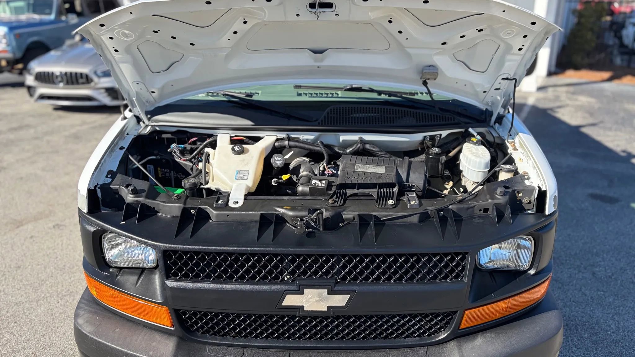 Used 2011 Chevrolet Express 2500 image 10