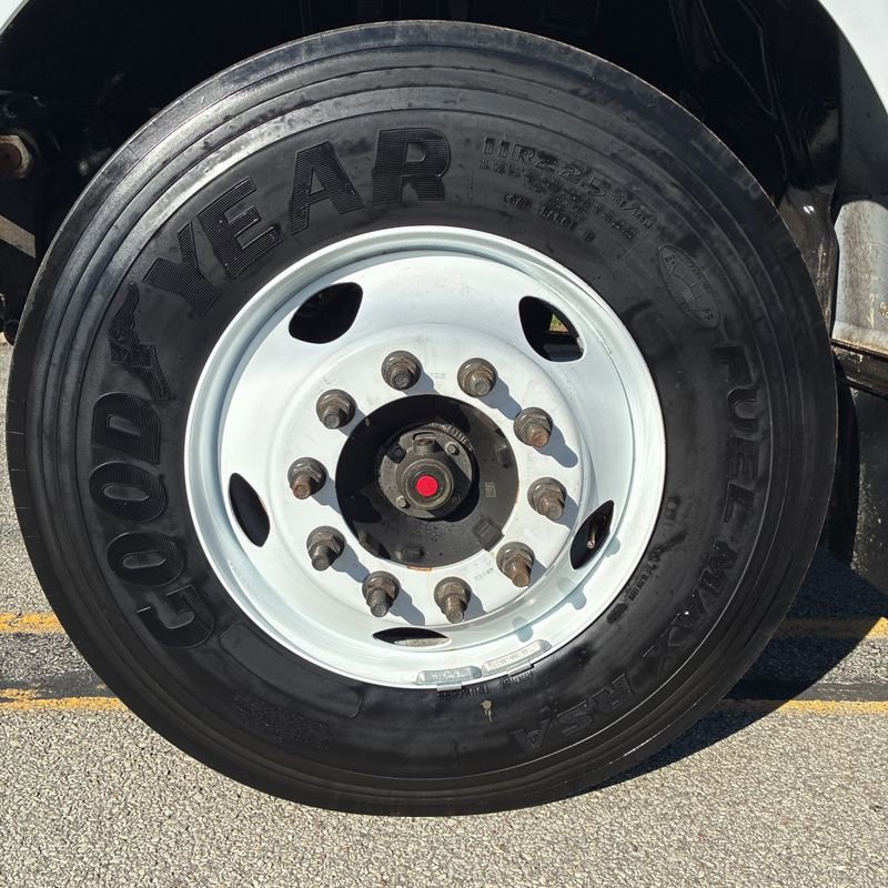 Used 2019 Ford F650 2WD Regular Cab Super Duty image 5
