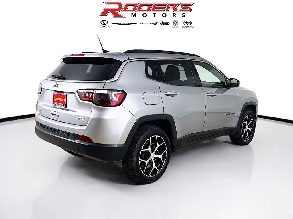 Certified 2024 Jeep Compass Latitude image 8