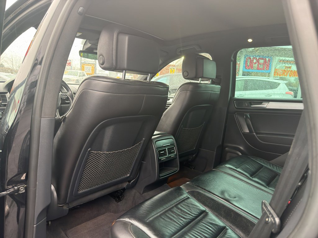 Used 2017 Volkswagen Touareg Wolfsburg Edition image 14