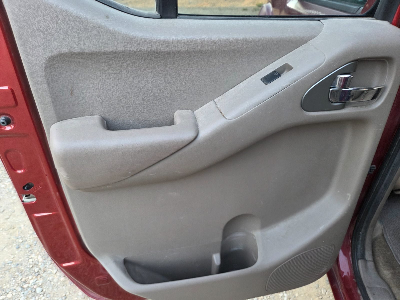 Used 2013 Nissan Frontier SV w/ SV Value Truck Pkg RWD image 9
