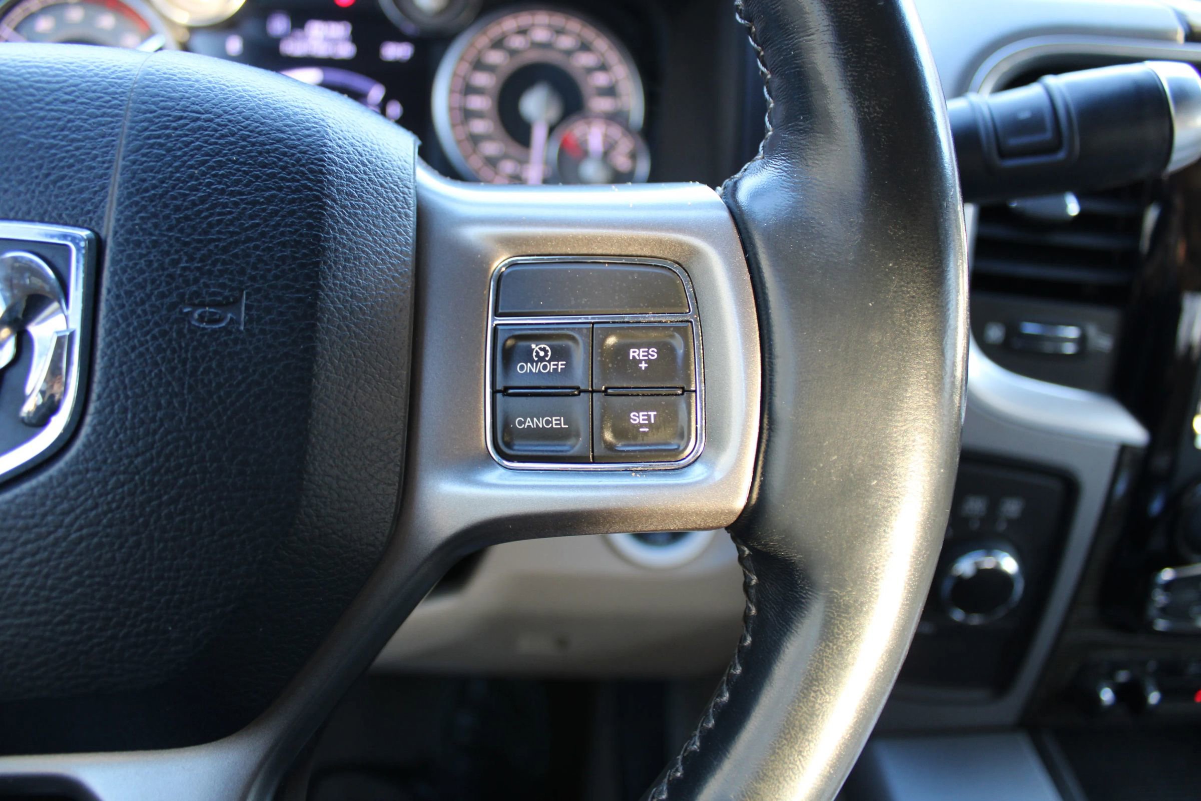 Used 2018 RAM 3500 Laramie Longhorn image 11