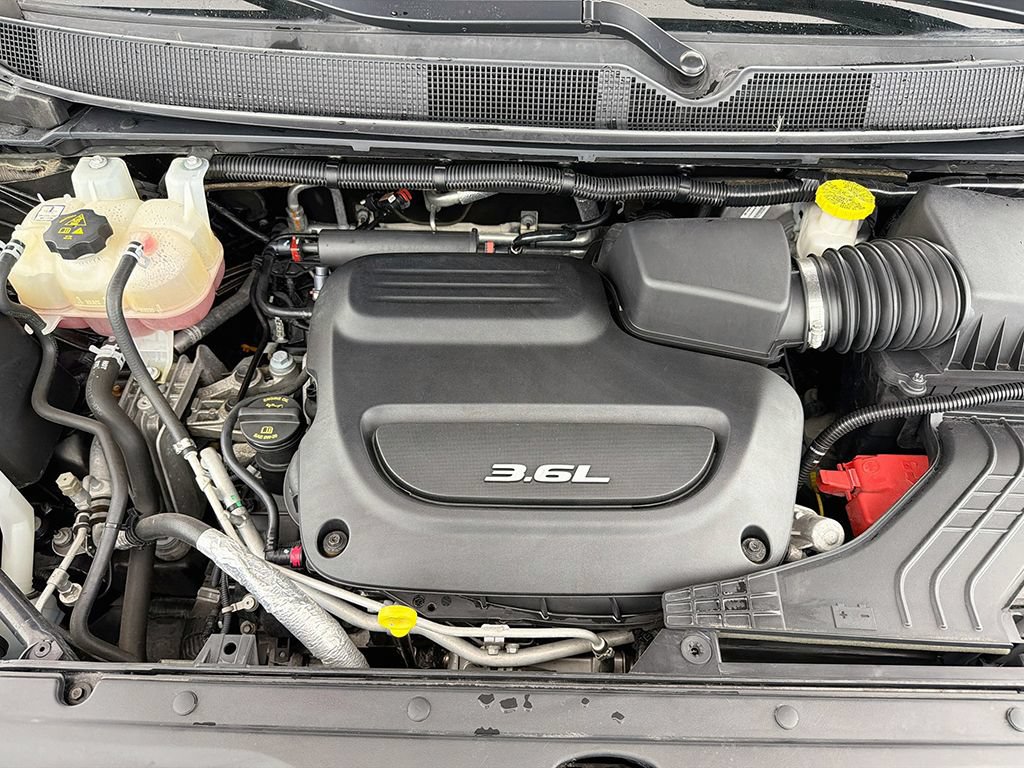 Used 2018 Chrysler Pacifica L FWD image 15