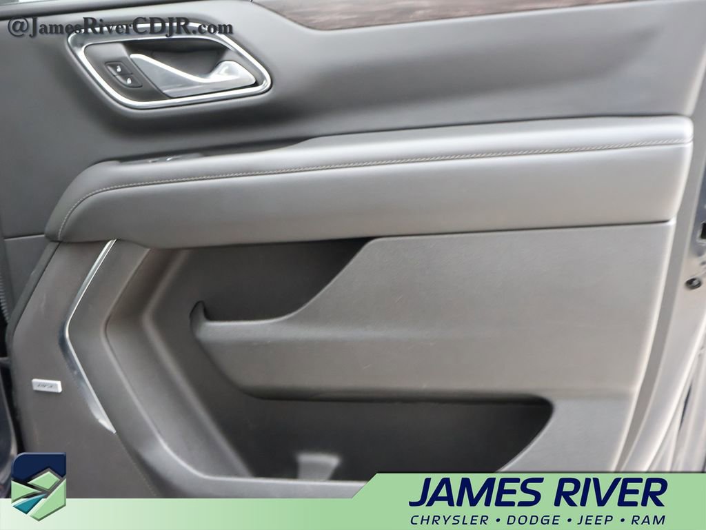Used 2024 Chevrolet Suburban LT image 11