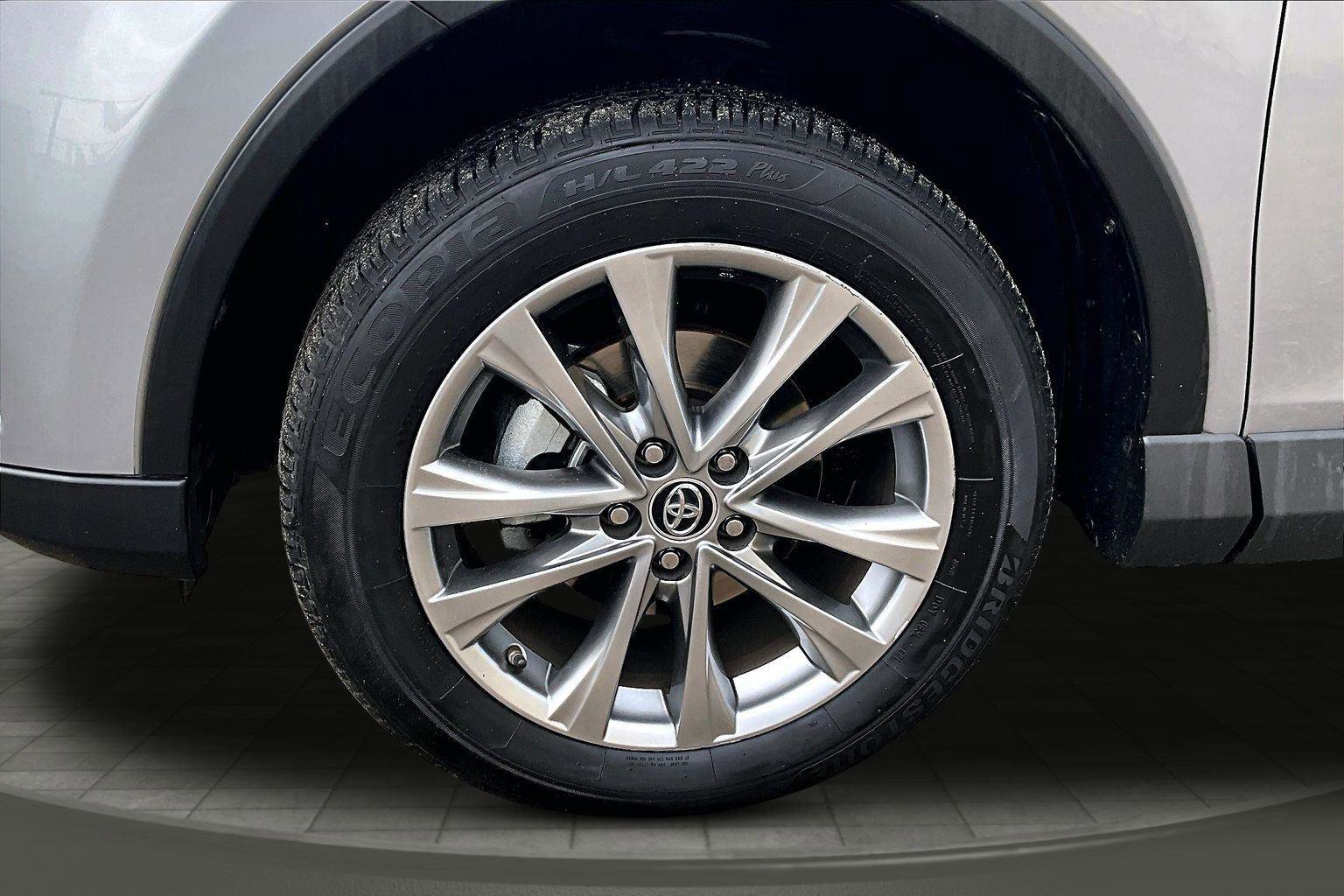 Used 2017 Toyota RAV4 Limited w/ Advanced Technology Package image 9