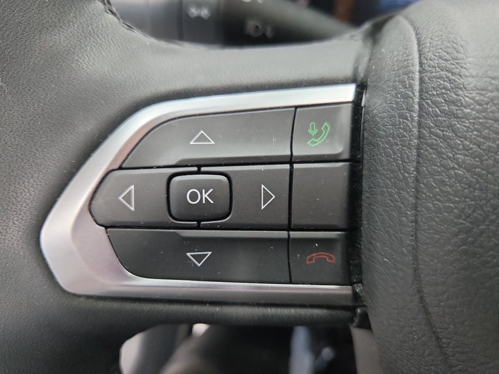 Used 2023 Jeep Compass Latitude AWD/4WD image 35
