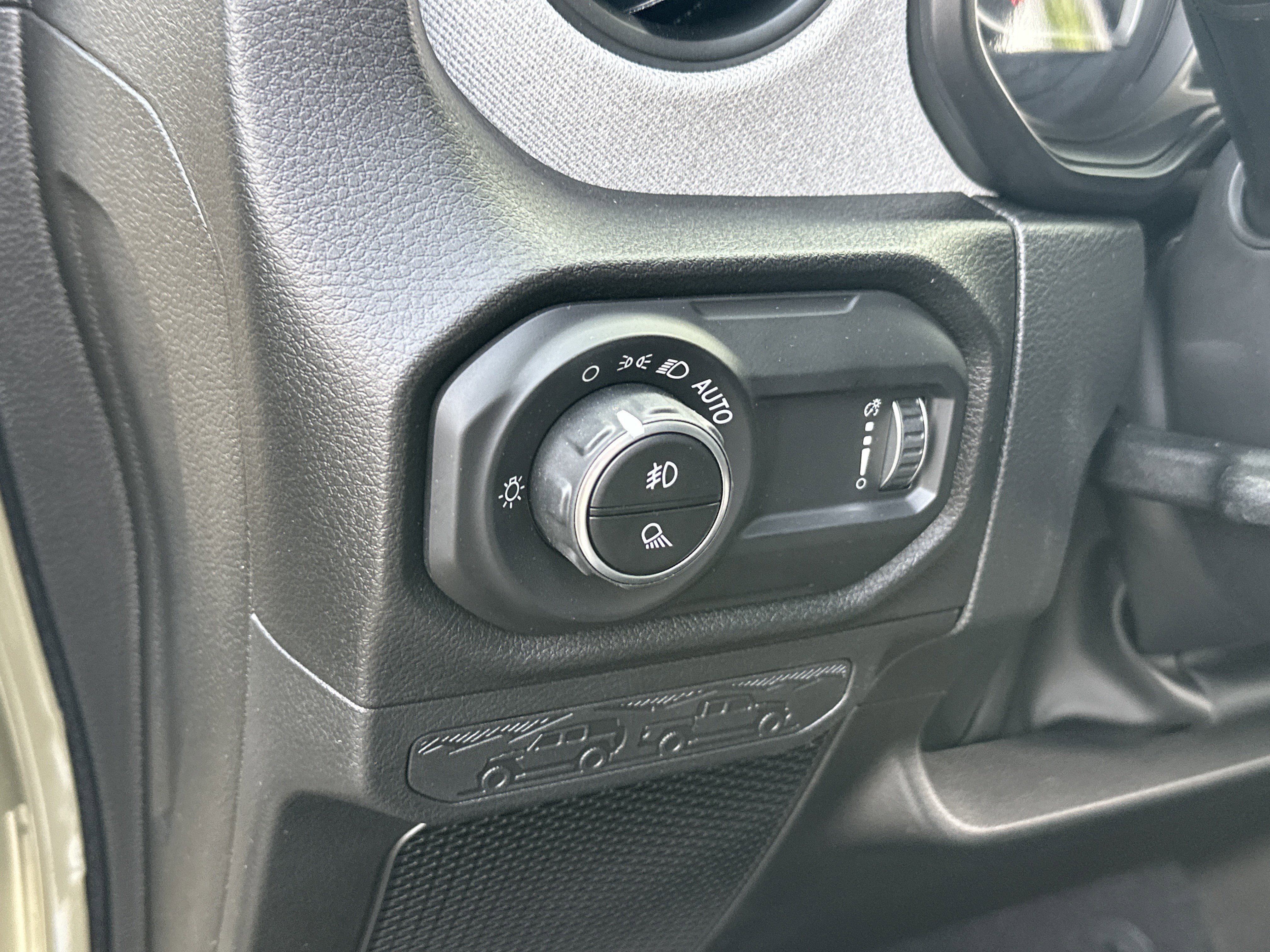 New 2025 Jeep Gladiator Sport image 15