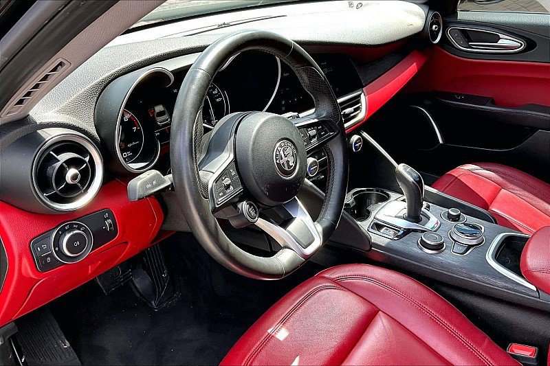Used 2020 Alfa Romeo Giulia w/ Nero Edizione RWD image 8