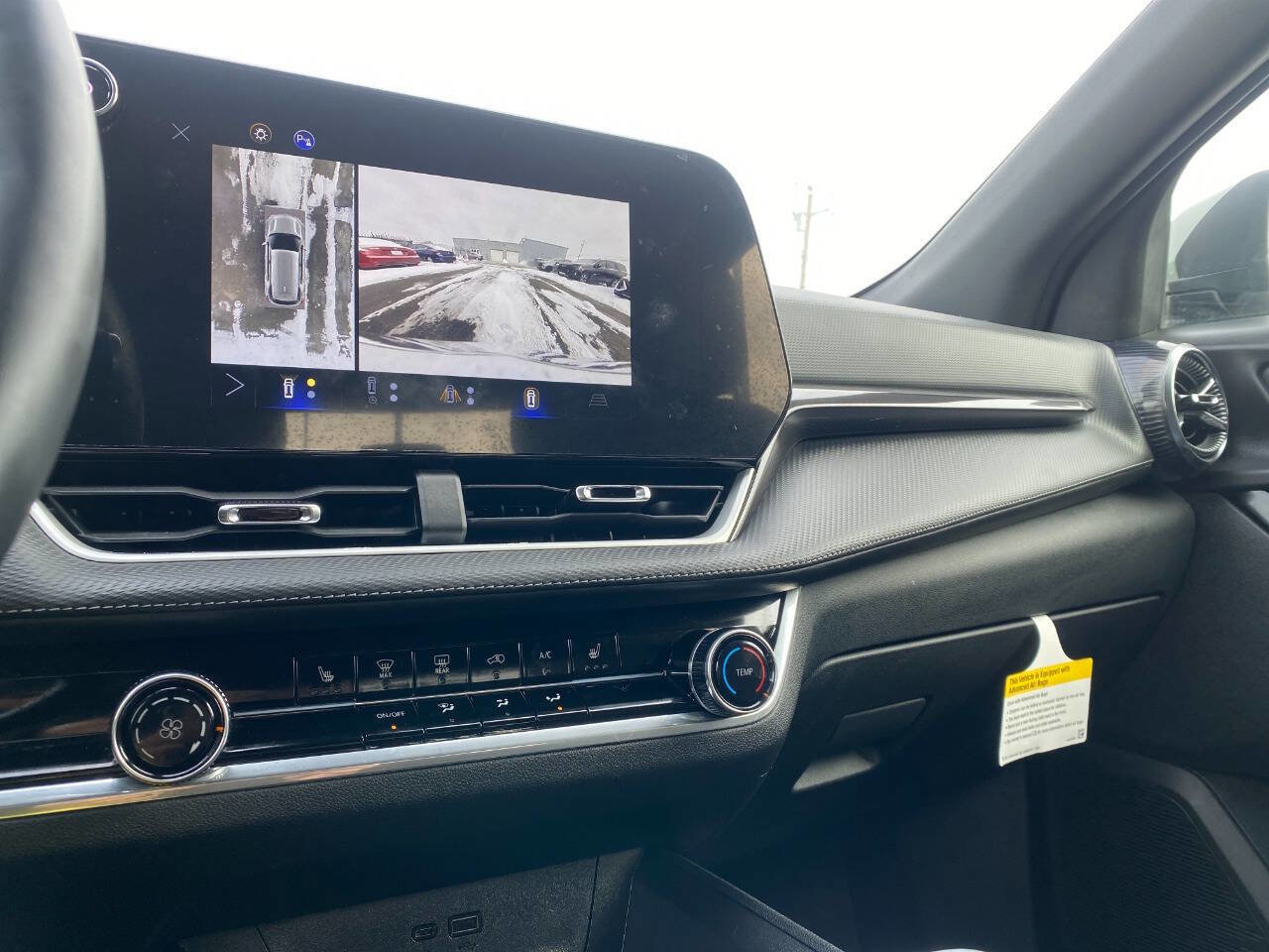 Used 2025 Chevrolet Equinox LT w/ Safety and Technology Package image 11