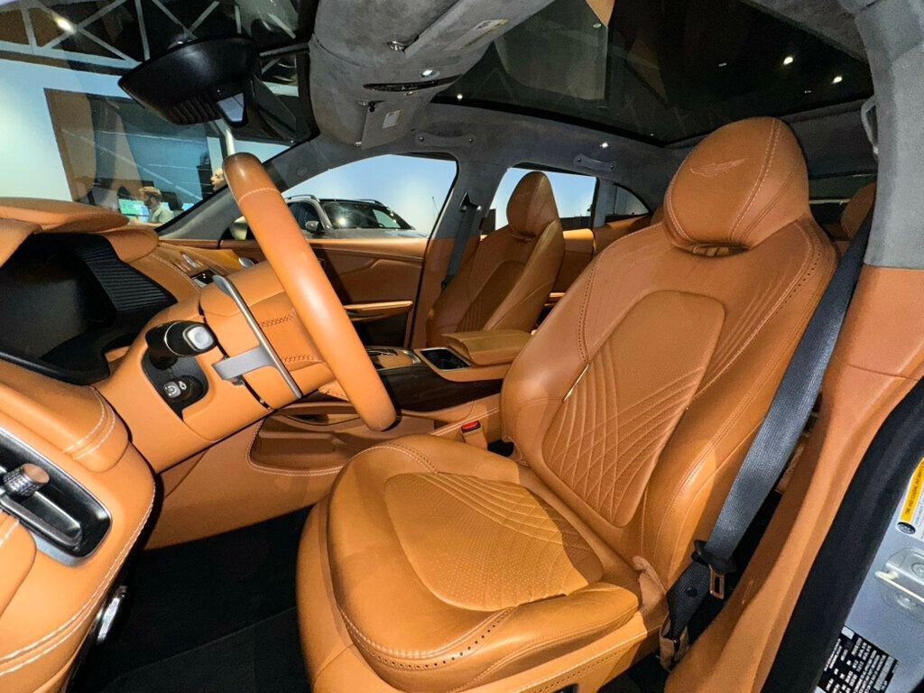 Used 2021 Aston Martin DBX AWD/4WD image 16