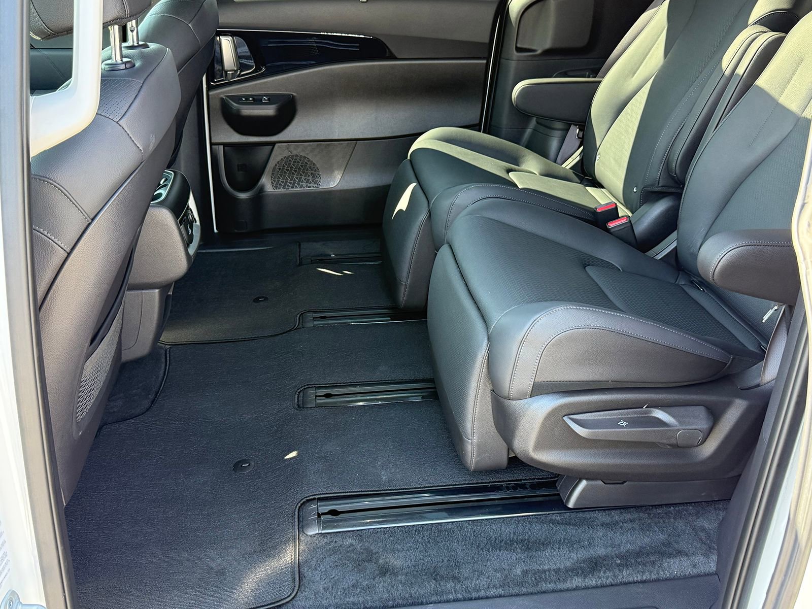 Used 2026 Kia Carnival SX Prestige image 19