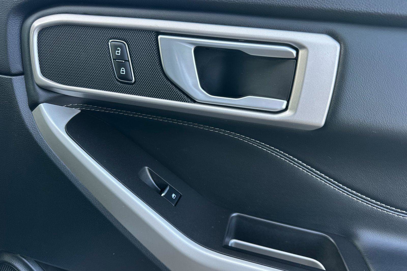 Used 2023 Ford Explorer XLT image 20