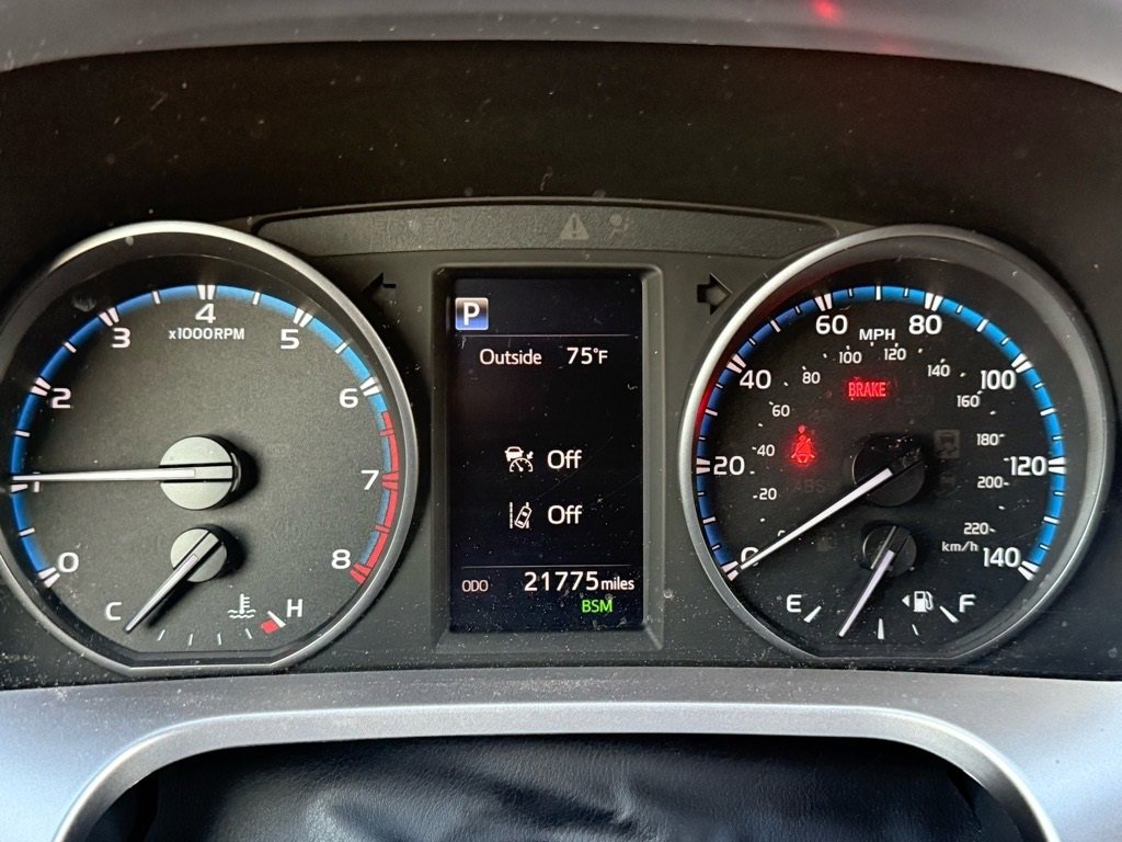 Used 2018 Toyota RAV4 XLE image 17