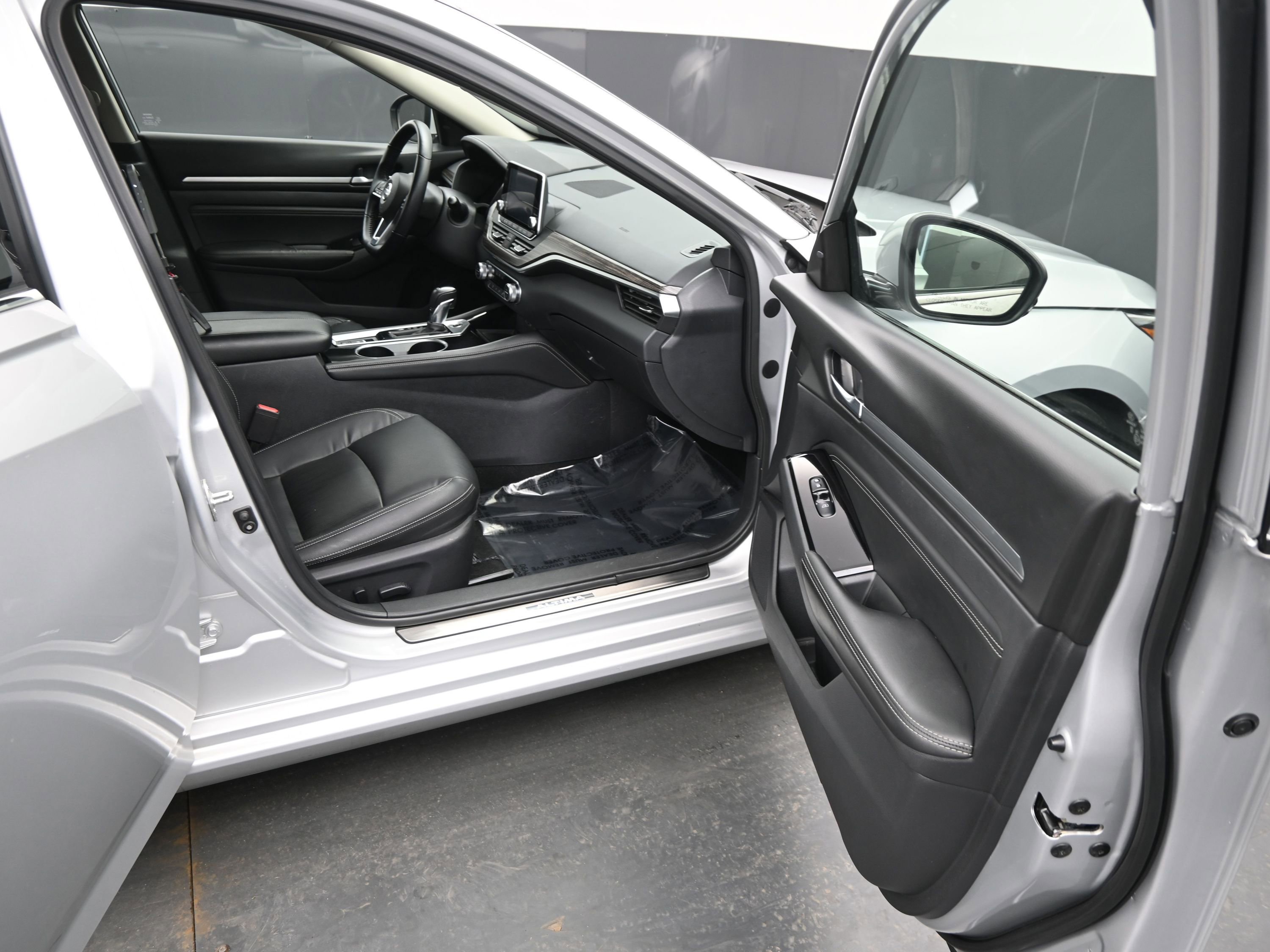 Used 2020 Nissan Altima 2.0 Platinum image 11